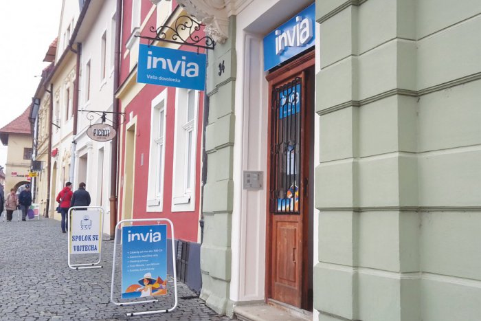 Ilustračný obrázok k článku Skrytá pôžička pri kúpe dovolenky? Cestovka Invia čelí žalobe pre "šikovnú zálohu"