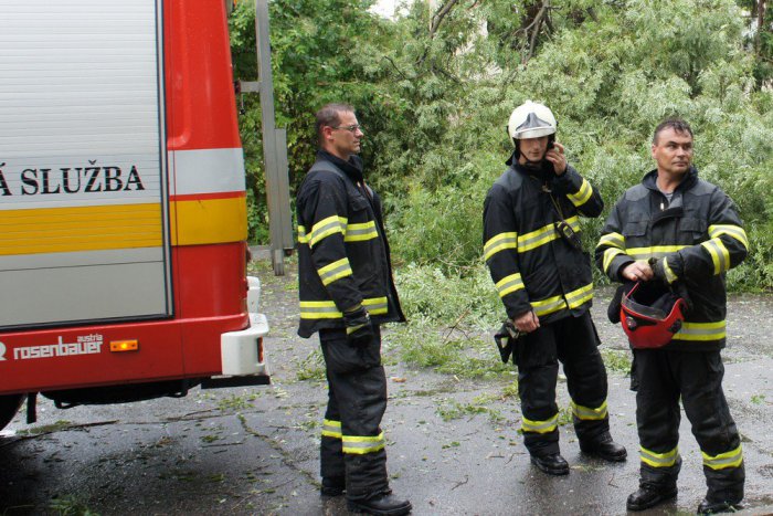 Ilustračný obrázok k článku Hasiči na nohách: Takéto problémy narobilo počasie v Banskobystrickom kraji