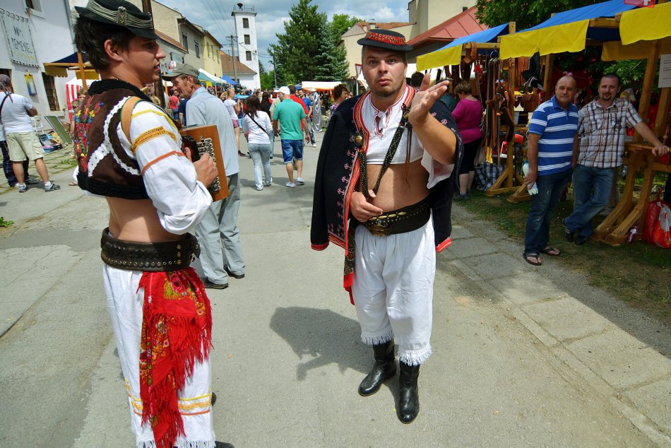 Ilustračný obrázok k článku Turíčny jarmok v Ľupči už o pár dní. Prídu remeselníci, folkloristi aj Hex
