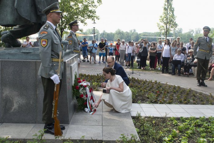 Ilustračný obrázok k článku Spomienkou na Christa Boteva si uctili obete bojov za slobodu