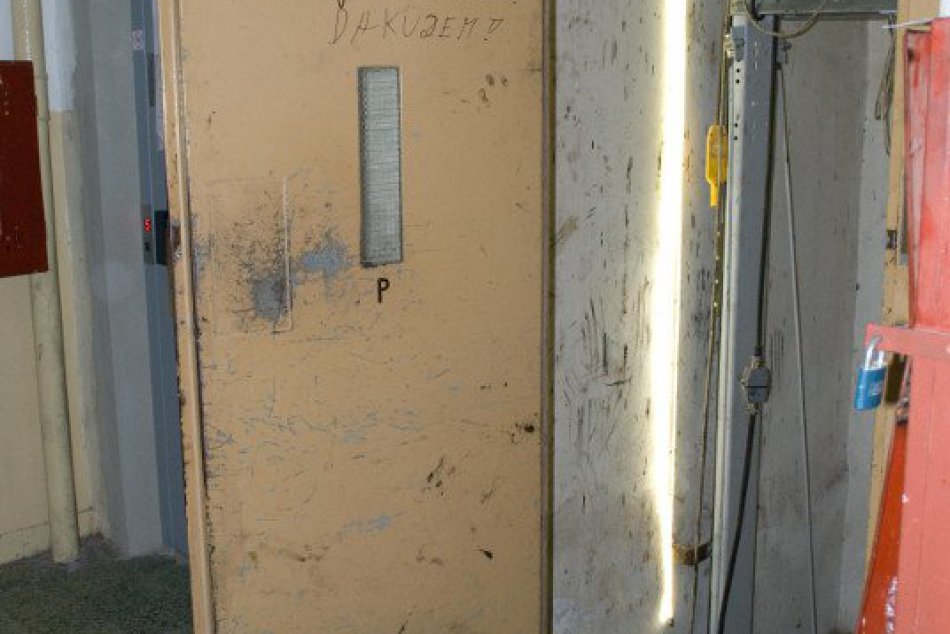 Ilustračný obrázok k článku Dráma pri výmene výťahovej kabíny v Zámkoch: Pracovníci spadli z ôsmeho poschodia