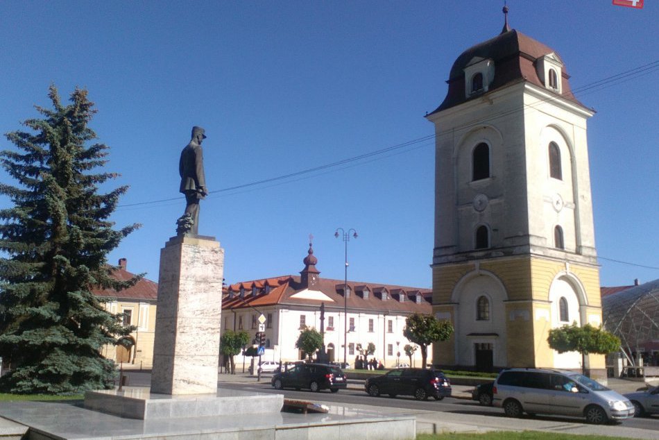 Ilustračný obrázok k článku Brezno postupne opravuje cesty a chodníky. Obnova stojí nemalé peniaze