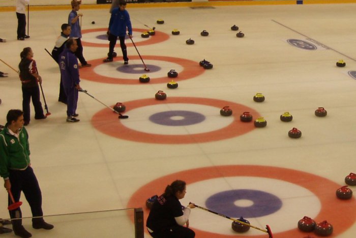 Ilustračný obrázok k článku Popradský curling v Bratislave zažiaril: Pod Tatry putuje cenné striebro