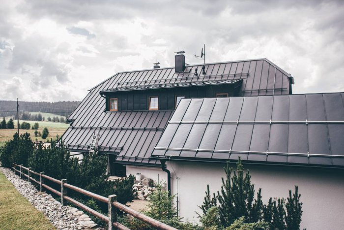 Ilustračný obrázok k článku Kupujete strešné krytiny? Skôr, ak podpíšete zmluvu, dajte si pozor na podvodné triky!