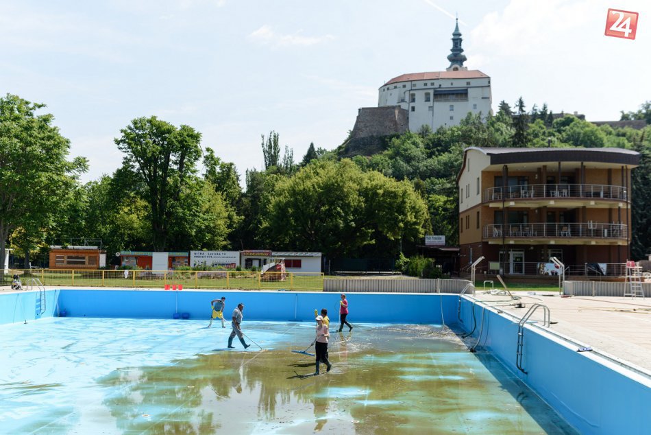 Ilustračný obrázok k článku Nad dostavbou letného kúpaliska v Nitre visí otáznik: Víťazný návrh zmietli zo stola
