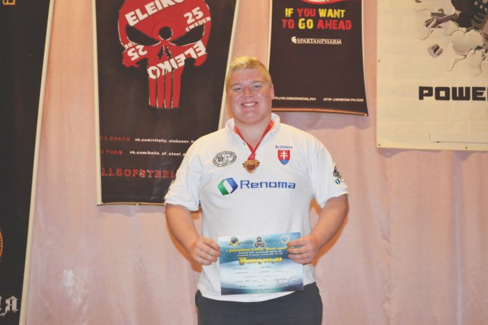 Ilustračný obrázok k článku Pätnásťročný Janík Velgos poráža aj mužov