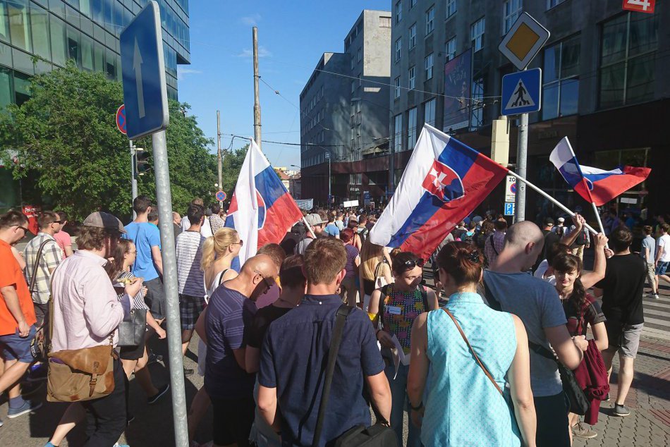 Ilustračný obrázok k článku Pondelkový protikorupčný pochod obmedzí vodičov aj MHD