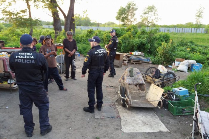 Ilustračný obrázok k článku FOTO: Vo Zvolene zistili policajti desiatky ľudí bez domova. Kde sa zdržiavajú?