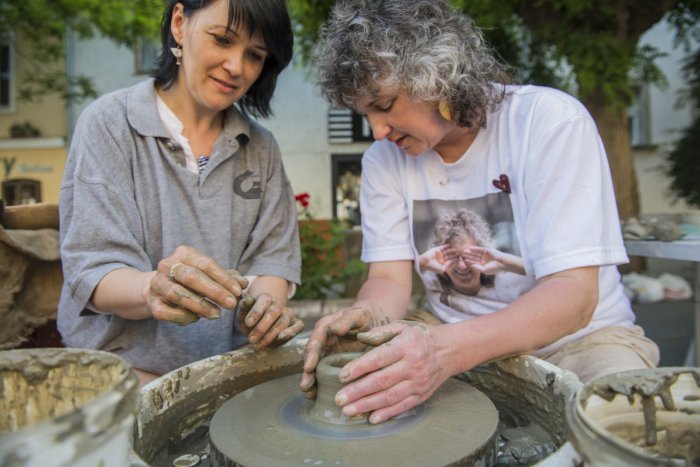 Ilustračný obrázok k článku Keramické trhy v Pezinku predstavia keramikárov z rôznych štátov strednej Európy