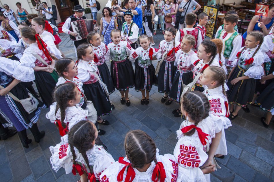 Ilustračný obrázok k článku Festival, ktorý v Revúcej pripomenie tradície. Predstavia sa mladí folkloristi