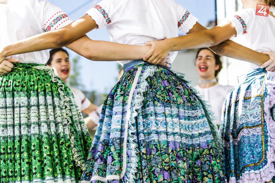 Ilustračný obrázok k článku Krakovany v znamení lákavých podujatí: Folklór, súťaž v príprave šúľancov i dielne
