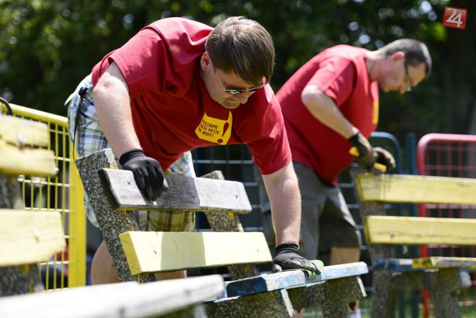 Ilustračný obrázok k článku Firemní dobrovoľníci spoja sily. Vo Zvolene a Bystrici budú zveľaďovať parky