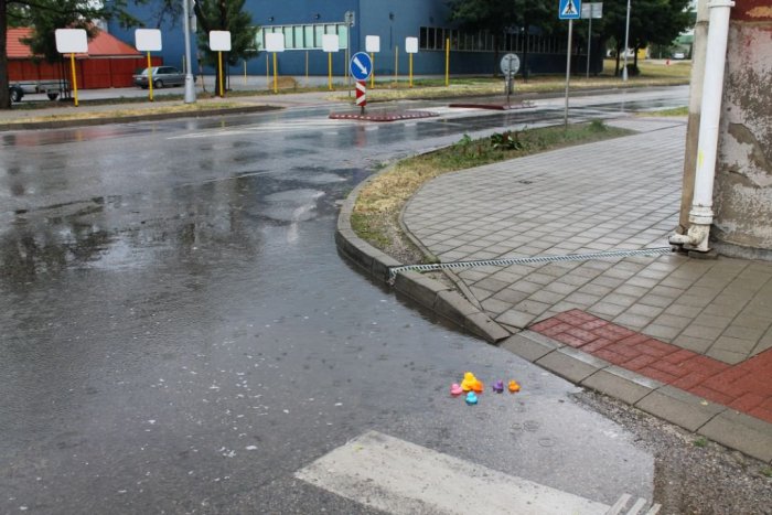 Ilustračný obrázok k článku Kreativita občanov bez hraníc: Zámčan Martin vtipne poukázal na problém s mlákou