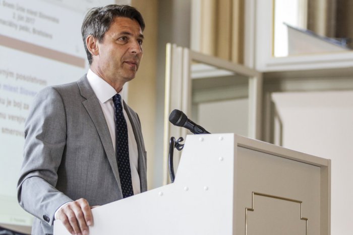 Ilustračný obrázok k článku Poslanci vyzbierali podpisy na zvolanie ďalšieho mimoriadneho zastupiteľstva