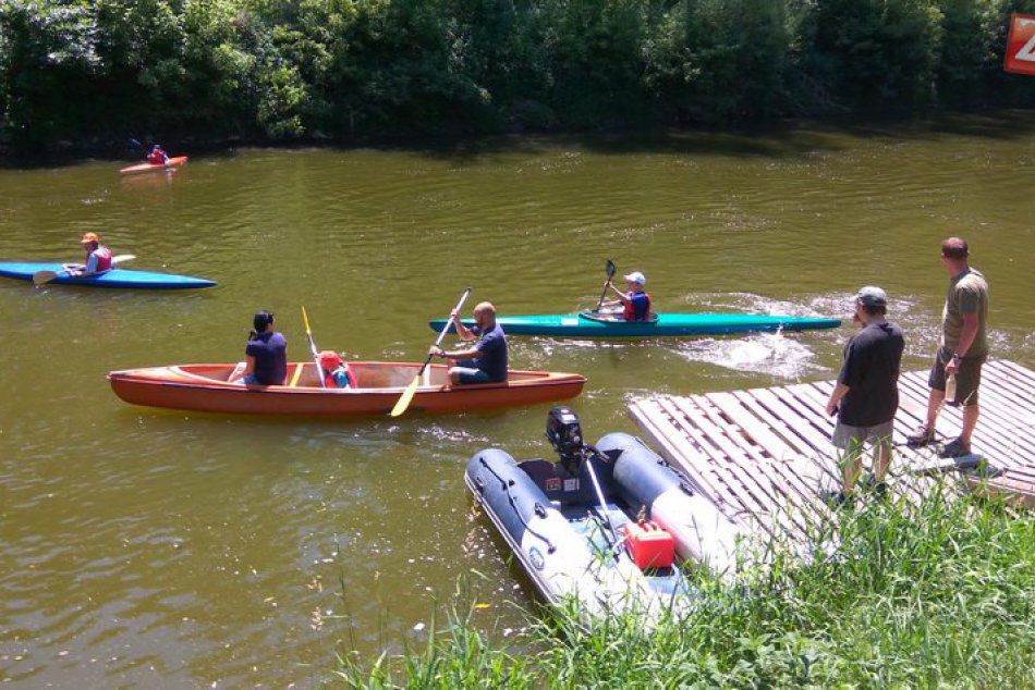 Ilustračný obrázok k článku FOTO: Slnečná nedeľa dotiahla množstvo detí: Lodenica sa zaplnila malými vodákmi