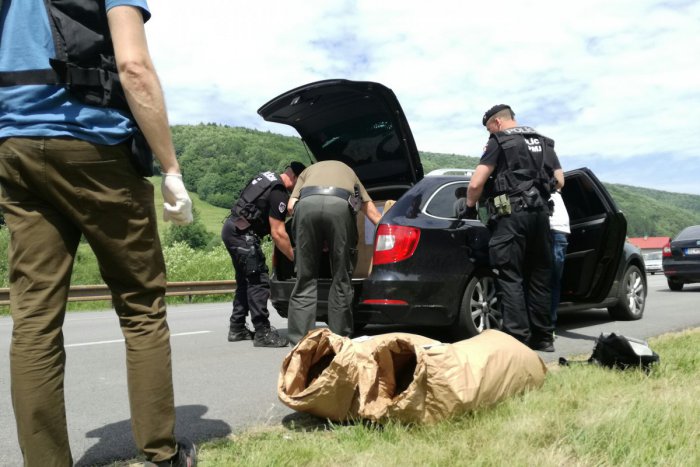 Pondelkový policajný zásah pri Bardejove.
