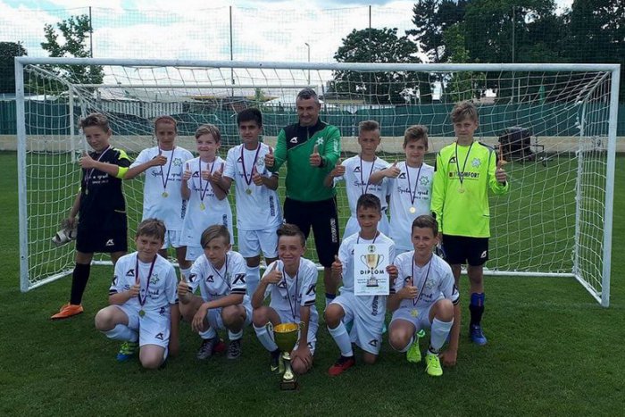 Ilustračný obrázok k článku Skvelý úspech mladých futbalistov: Prípravkári víťazom ligy Kornela Salátu