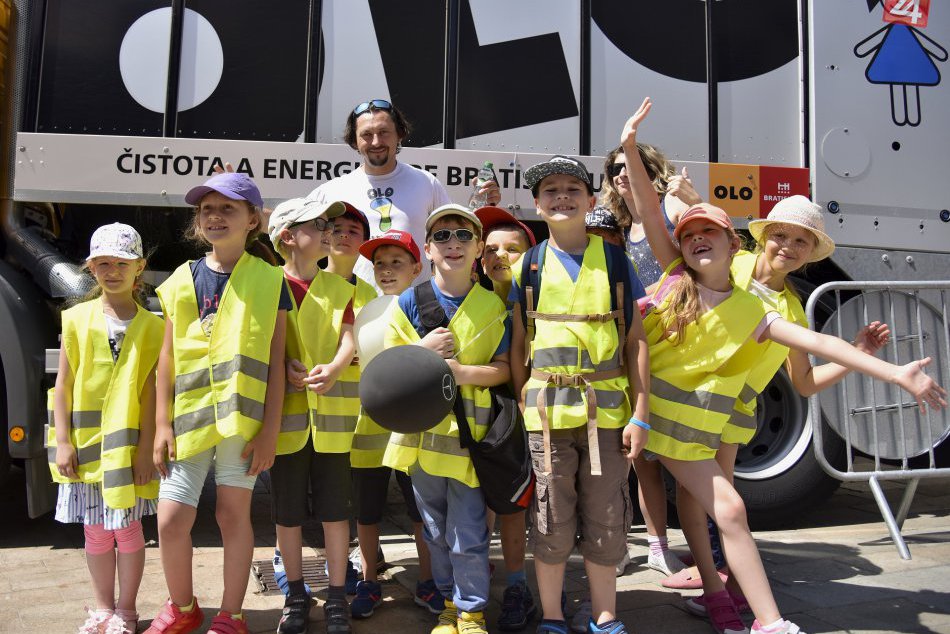 Ilustračný obrázok k článku Za celoročné úsilie v zbere papiera a plastu ocenili víťazné školy