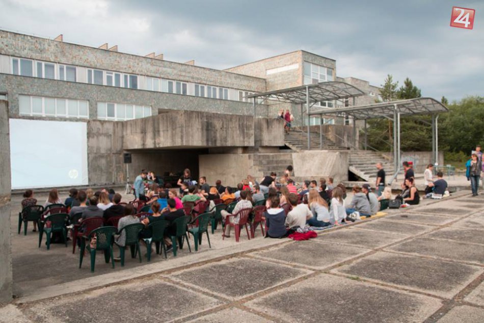 Ilustračný obrázok k článku Bystrické Kino v bazéne aj toto leto. V PROGRAME filmové lahôdky aj koncerty