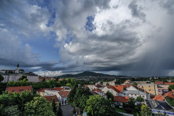 Ilustračný obrázok k článku RANNÁ ŠTVORKA: Nedeľa prinesie mraky, oslávencom je Belo