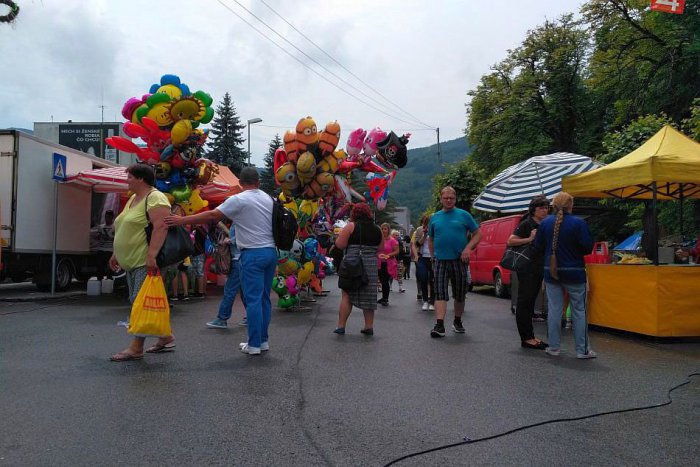 Ilustračný obrázok k článku FOTO: Dni mesta Revúca v plnom prúde: Námestie v centre zaplnili stánky aj ľudia