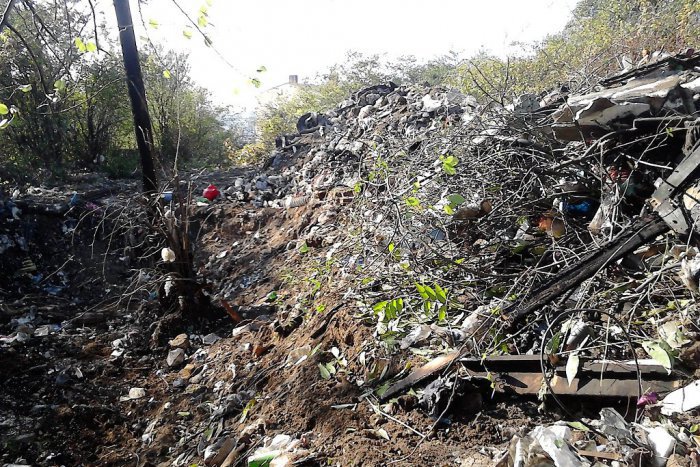 Ilustračný obrázok k článku Chemická skládka vo Vrakuni môže ovplyvniť aj ceny nehnuteľností