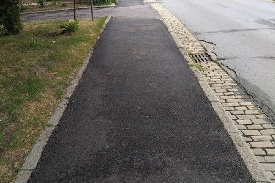 Ilustračný obrázok k článku Revúčania už kráčajú po novom. Mesto obnovilo 8500 štvorcových metrov chodníkov
