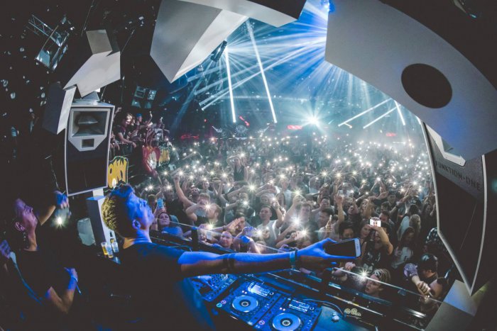 Ilustračný obrázok k článku Hudobnú party na Zlatých pieskoch museli prerušiť. Anonym tam nahlásil bombu!