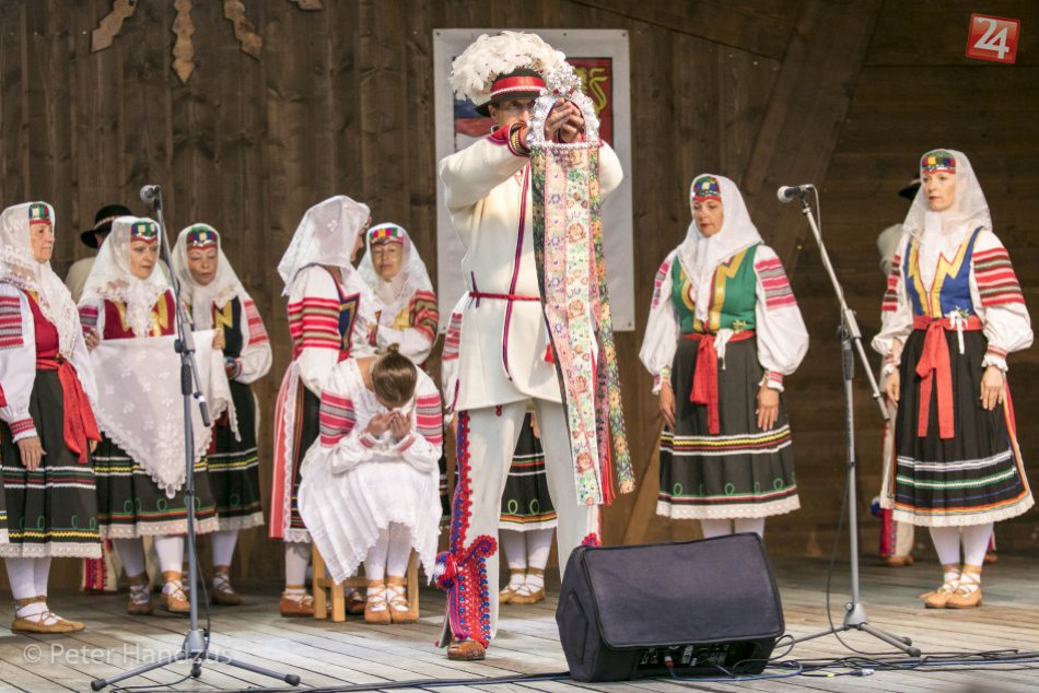 Ilustračný obrázok k článku 42. ročník Zamagurských folklórnych slávností v Červenom Kláštore klope na dvere