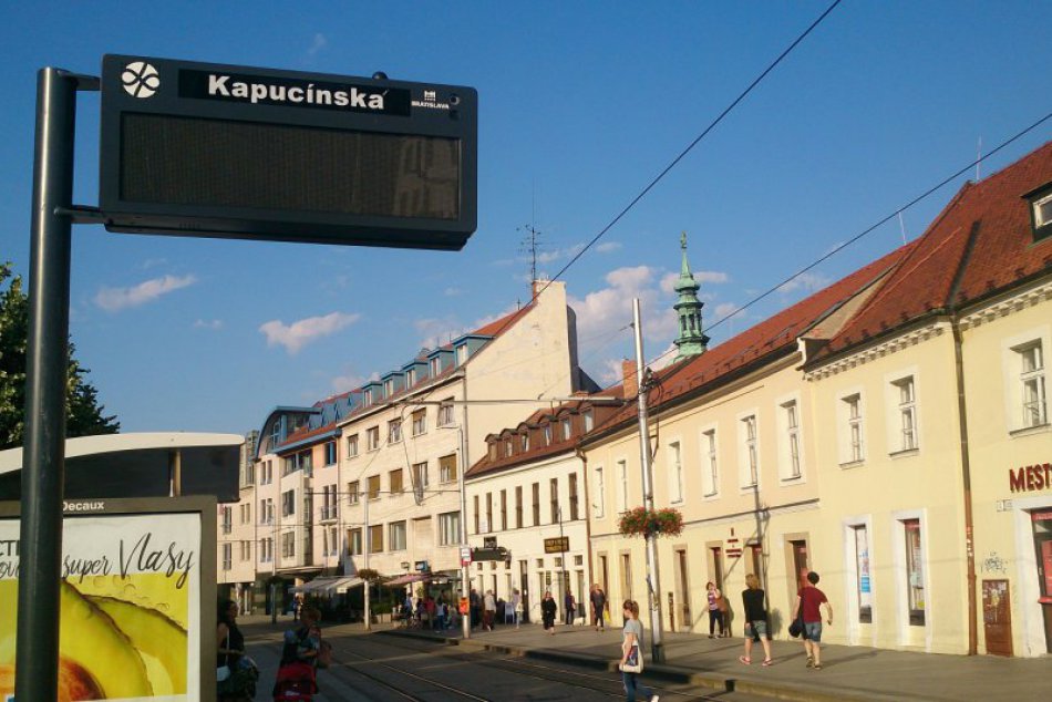 Ilustračný obrázok k článku Na zastávkach MHD pribudli desiatky nových elektronických tabúľ