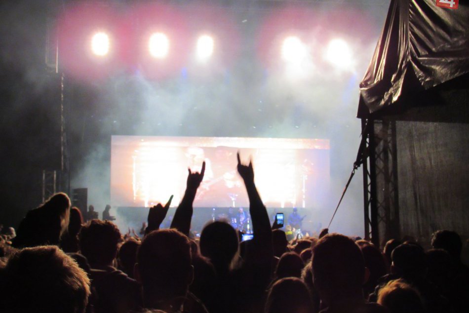 Ilustračný obrázok k článku Dobrý festival, deň číslo 2: Na Delni sa mihali známe mená na každom rohu, FOTO