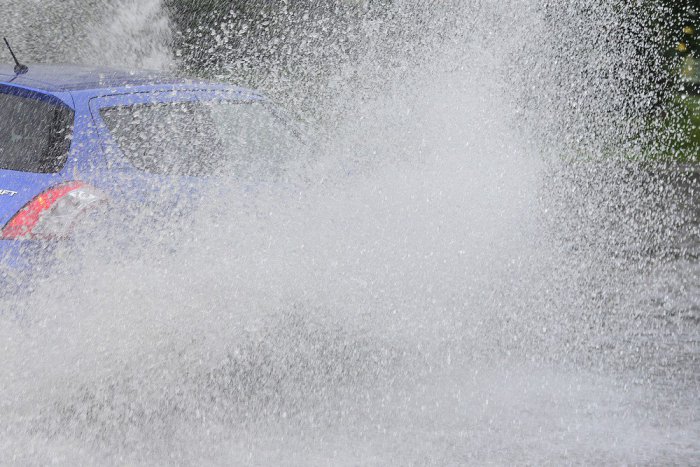 Ilustračný obrázok k článku Meteorológovia vystríhajú: V okrese Senec a Galanta hrozia prívalové povodne