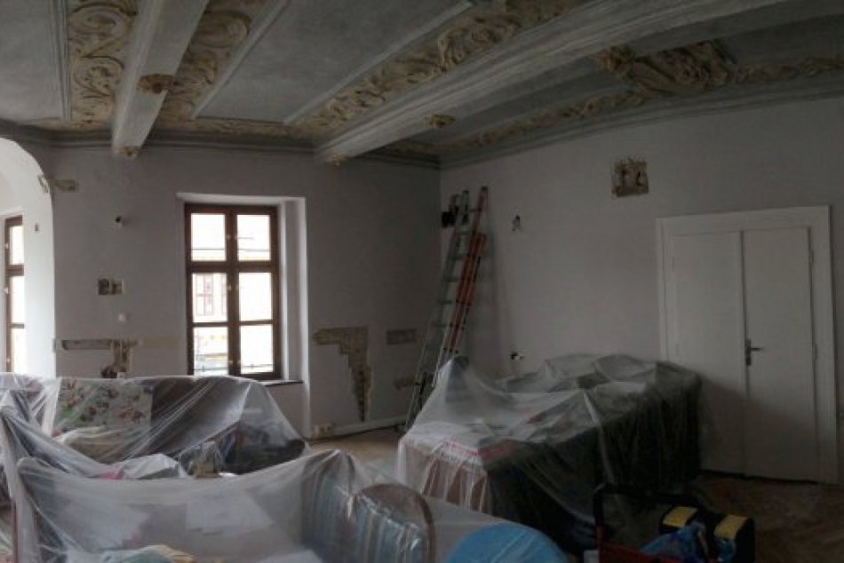 Ilustračný obrázok k článku Toto sa skrývalo pod omietkou: Objav v kancelárii trnavského primátora!