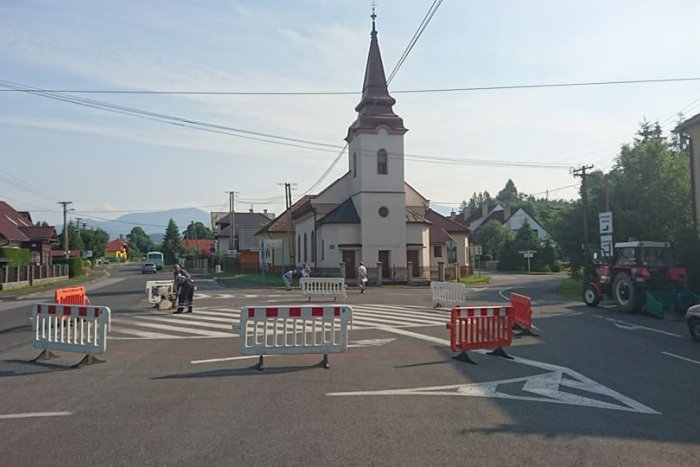 Ilustračný obrázok k článku Rekonštrukcia na hlavnom ťahu v Ondrašovej začala: Aké nás čakajú obmedzenia?