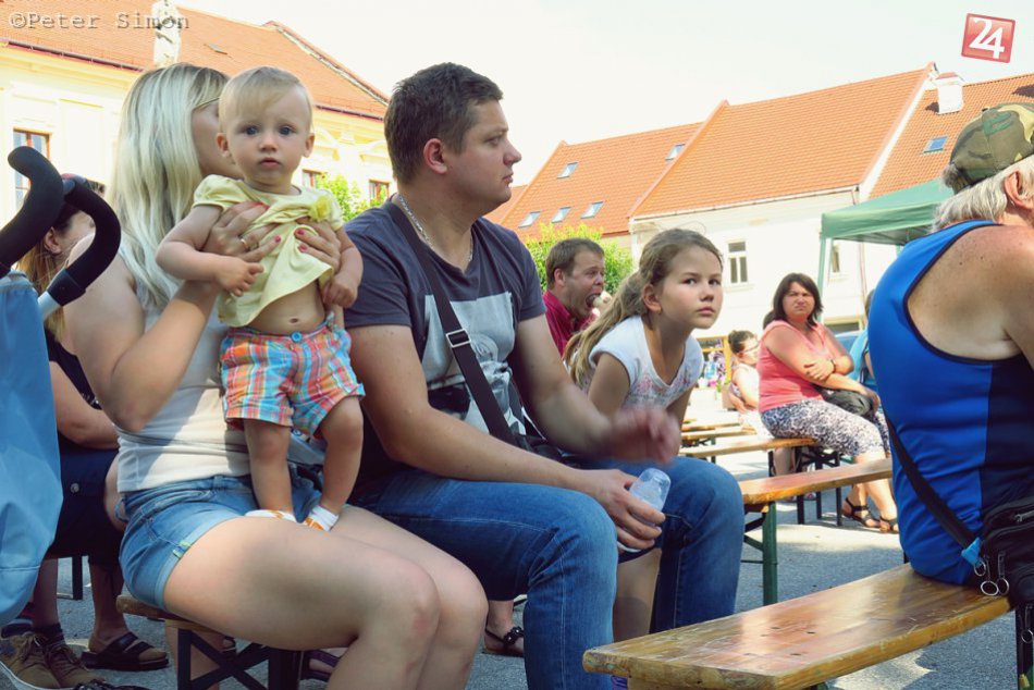 Ilustračný obrázok k článku Otvorenie kultúrneho leta: V centre Rožňavy sa prezentovalo viacero muzikantov, FOTO, VIDEO