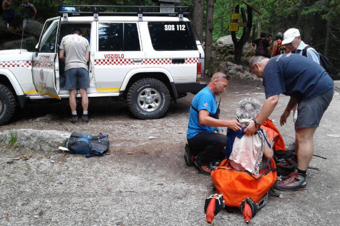 Ilustračný obrázok k článku Vrtuľník letel na dve miesta pomôcť dvom turistkám: V horách sa nepreceňujte!