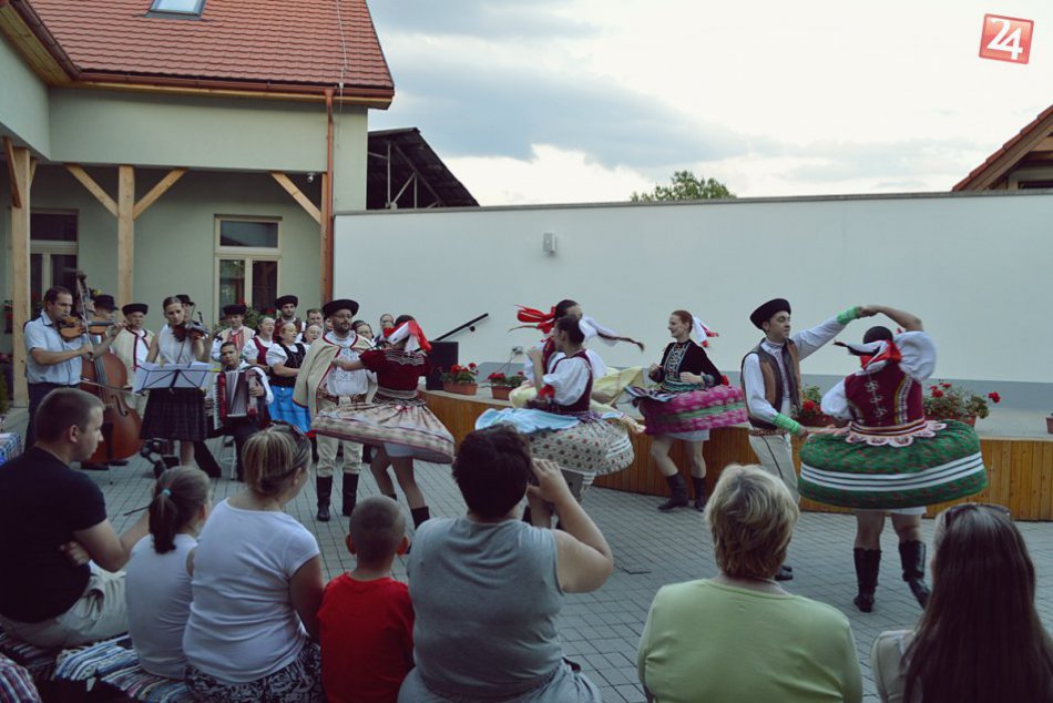 Ilustračný obrázok k článku FOTO: Prvý letný deň v GOS-ke zatancovali viaceré folklórne kolektívy