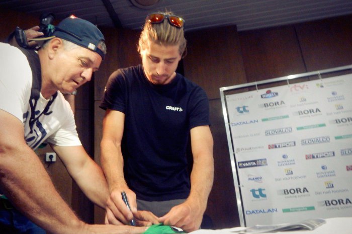 Peťo stihol aj rozdávať autogramy