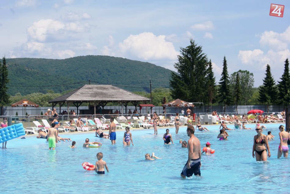 Ilustračný obrázok k článku Chcete zažiť večerné kúpanie v bazéne? Vieme, kde v okolí Bystrice je to možné