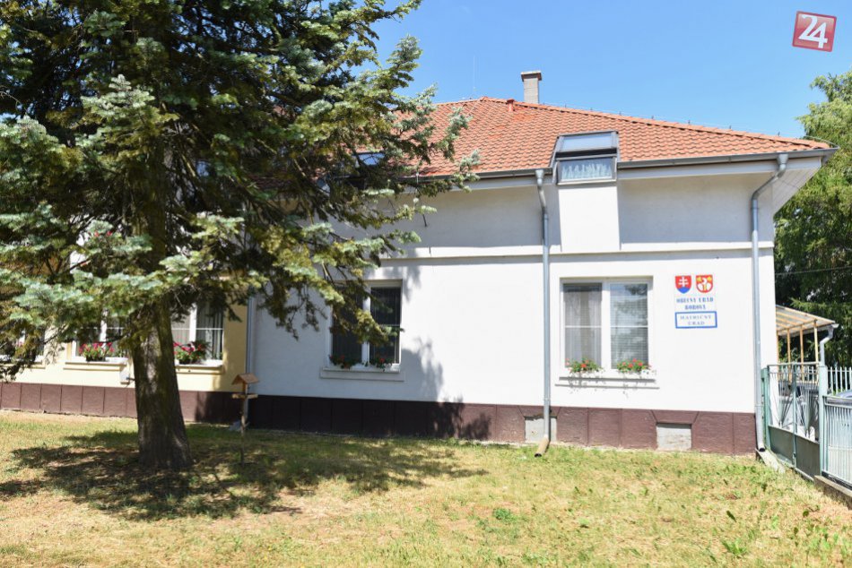 Ilustračný obrázok k článku Neobvyklý sprievod dedinou pri Trnave: Deti oblečené v pionierskom, dospelí vo zväzáckom!