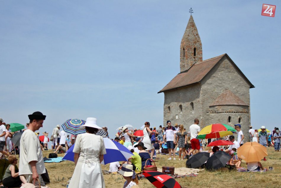 Ilustračný obrázok k článku Raňajky v tráve pri Dražovskom kostolíku končia: Organizátori nezískali grant