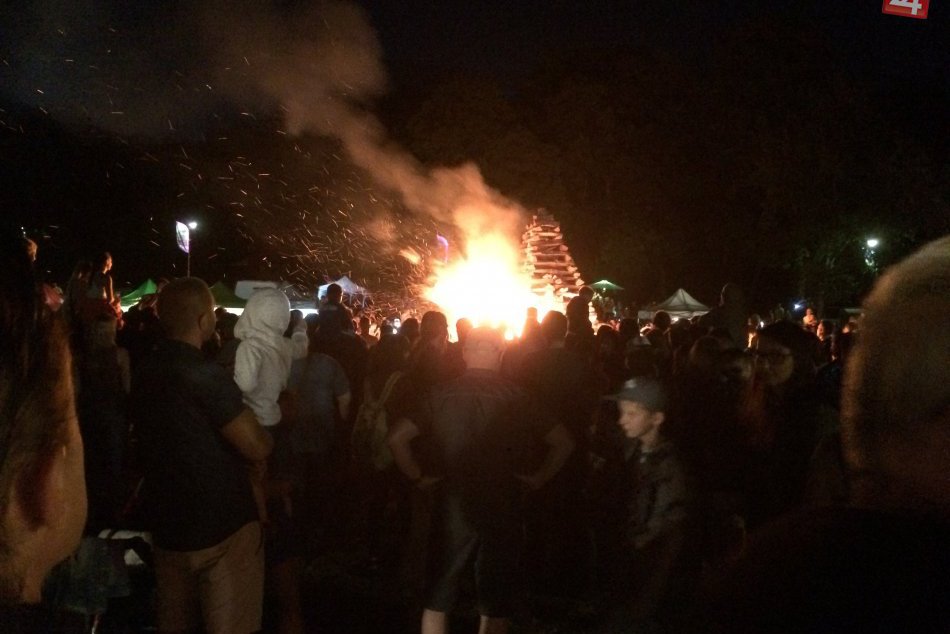 Ilustračný obrázok k článku FOTO: O zážitky bolo postarané. Jánske ohne nad Šíravou obrazom