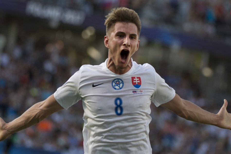 Ilustračný obrázok k článku Obrovský úspech odchovanca bystrickej Dukly. Chrien mieri do slávneho veľkoklubu