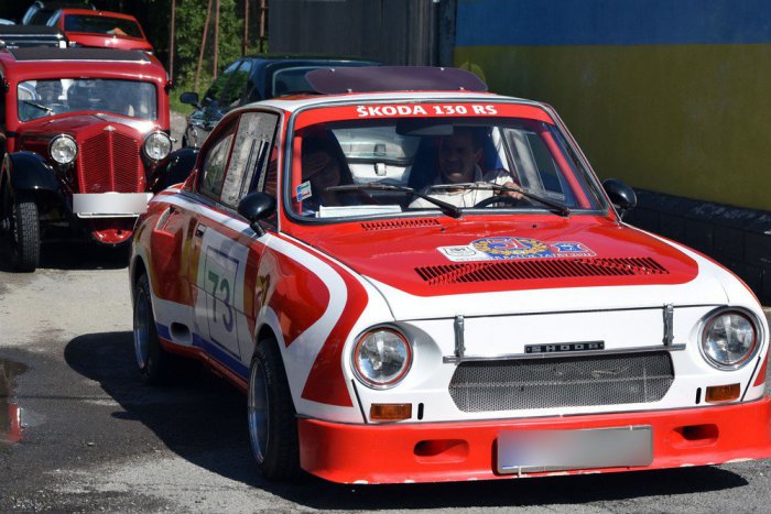 Ilustračný obrázok k článku Nádhera na kolesách v obrazoch: Cestami Zemplína sa preháňali skvostné veterány