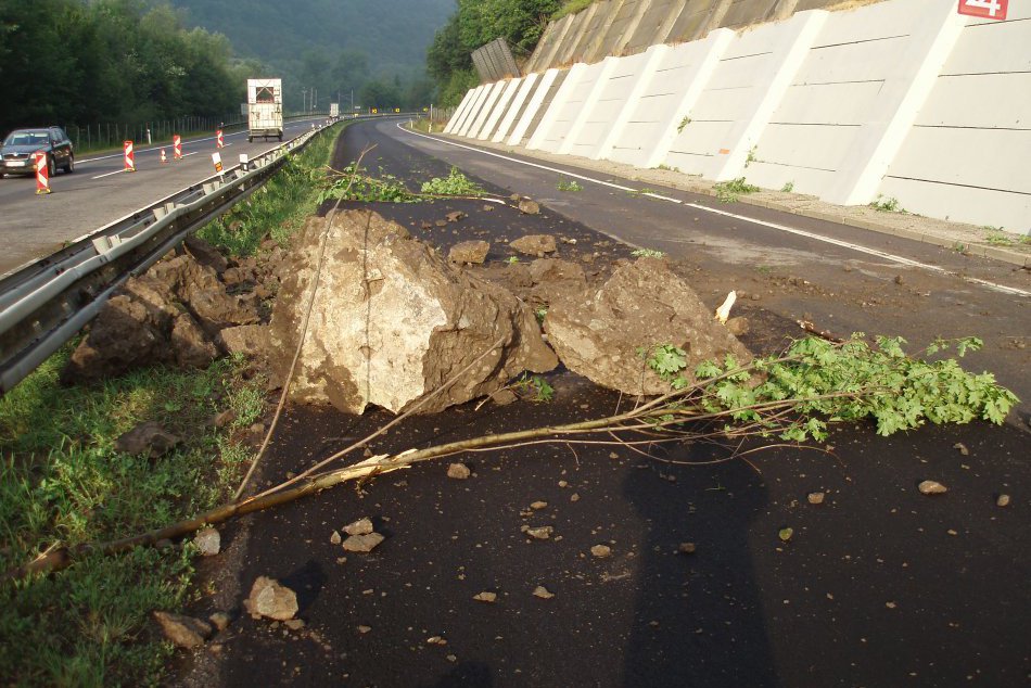 Ilustračný obrázok k článku Vodiči sa konečne dočkali. Rýchlostnú cestu R2 pri Zvolene už čiastočne otvorili
