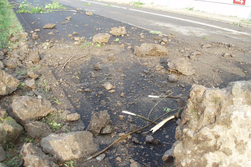 Ilustračný obrázok k článku Odstránenie zosuvu na R2 pri Zvolene za nemalé peniaze. NDS vyjde na takmer 5 miliónov