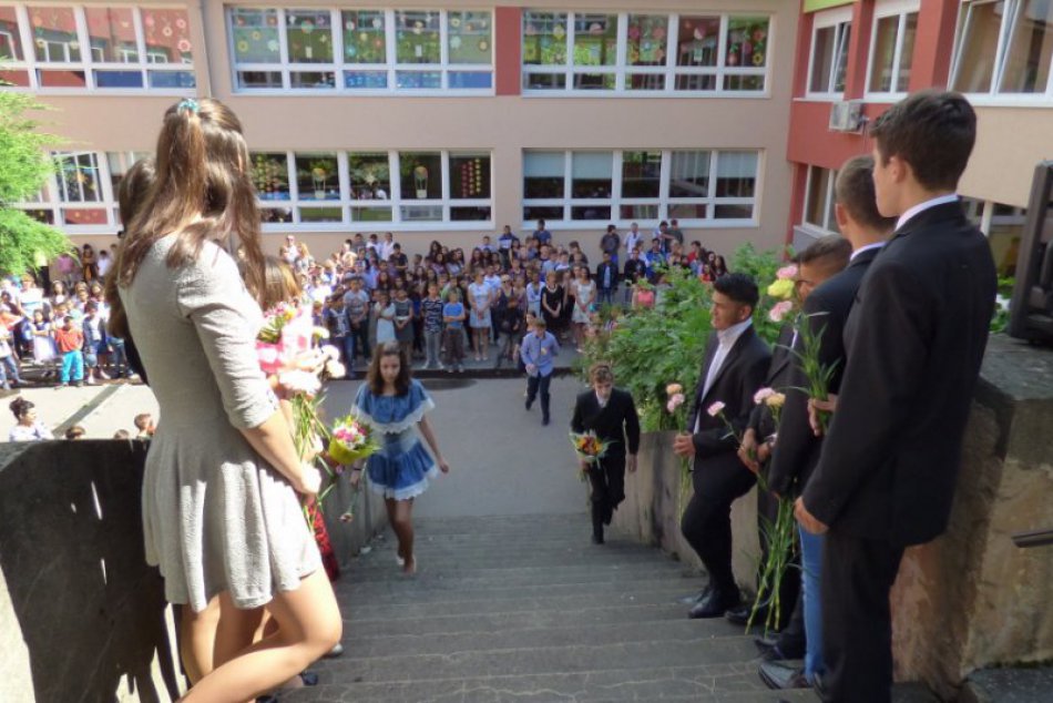 Ilustračný obrázok k článku FOTOREPORTÁŽ: Takto sa so školským rokom lúčili žiaci v Dobšinej