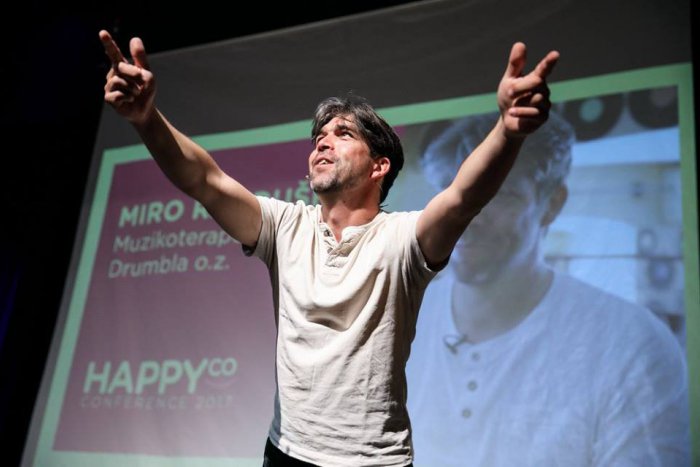 Ilustračný obrázok k článku Zvolenčan Miro lieči muzikoterapiou. Vďaka hudbe ľudia prekonávajú bariéry