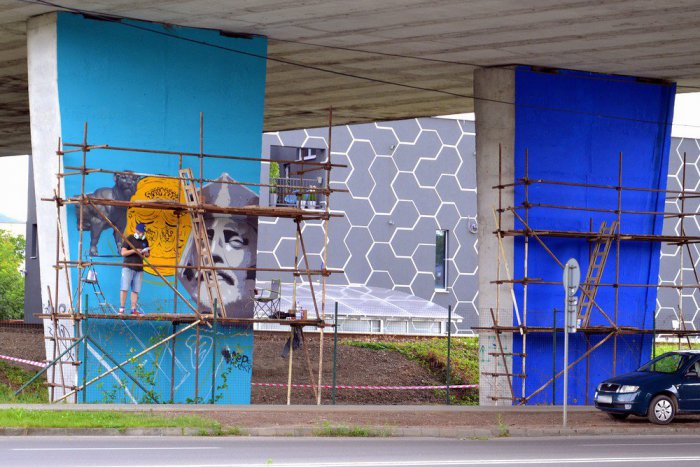 Ilustračný obrázok k článku Pozrite si to na fotkách: V humenskej Galérii pod mostom pribudli nové obrazy