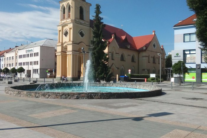 Ilustračný obrázok k článku FOTO: Zvolenčania sa konečne dočkali. Fontána na námestí už opäť strieka